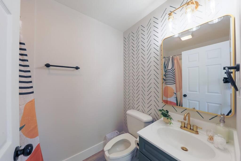 Apartment Comfy 1br With King Bed And Optional Parking Near Gulch & Midtown Walk To The Parthenon *