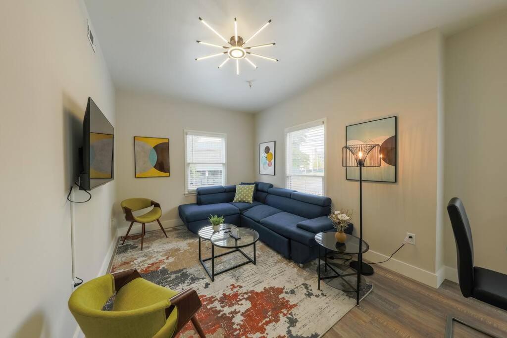 Comfy 1br With King Bed And Optional Parking Near Gulch & Midtown Walk To The Parthenon Apartment *