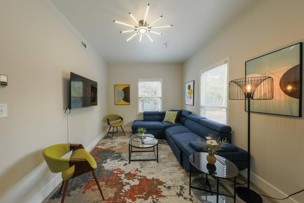 Apartment Comfy 1br With King Bed And Optional Parking Near Gulch & Midtown Walk To The Parthenon