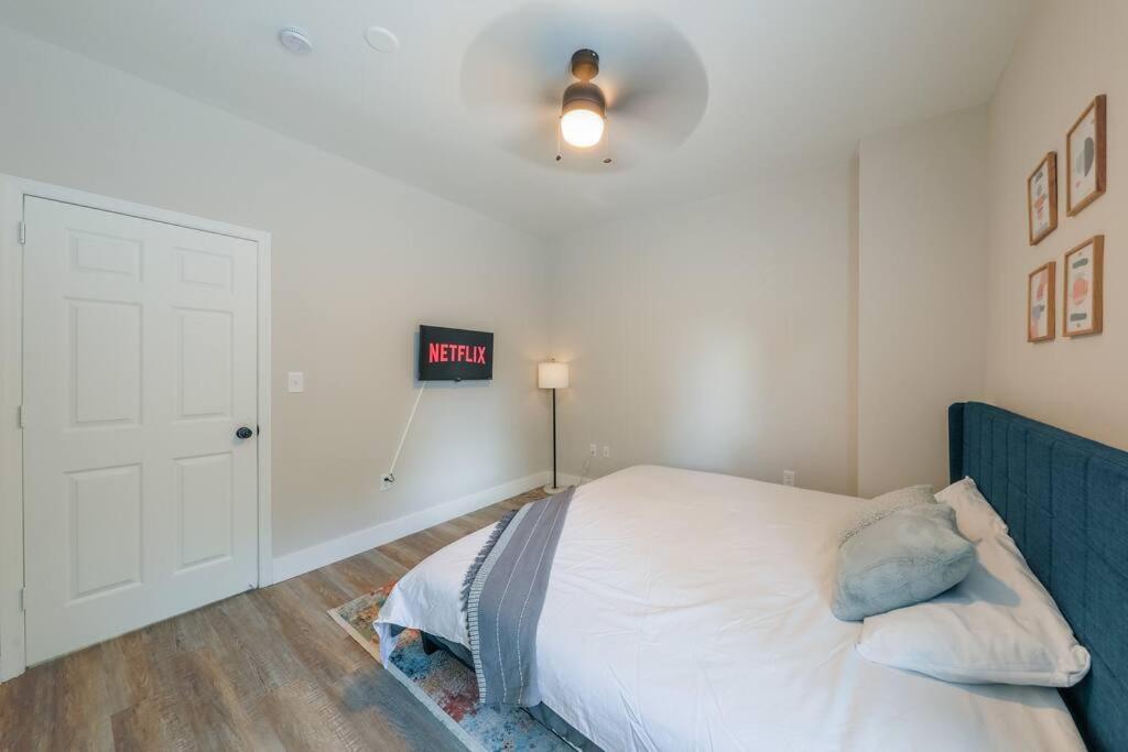 Comfy 1br With King Bed And Optional Parking Near Gulch & Midtown Walk To The Parthenon Nashville