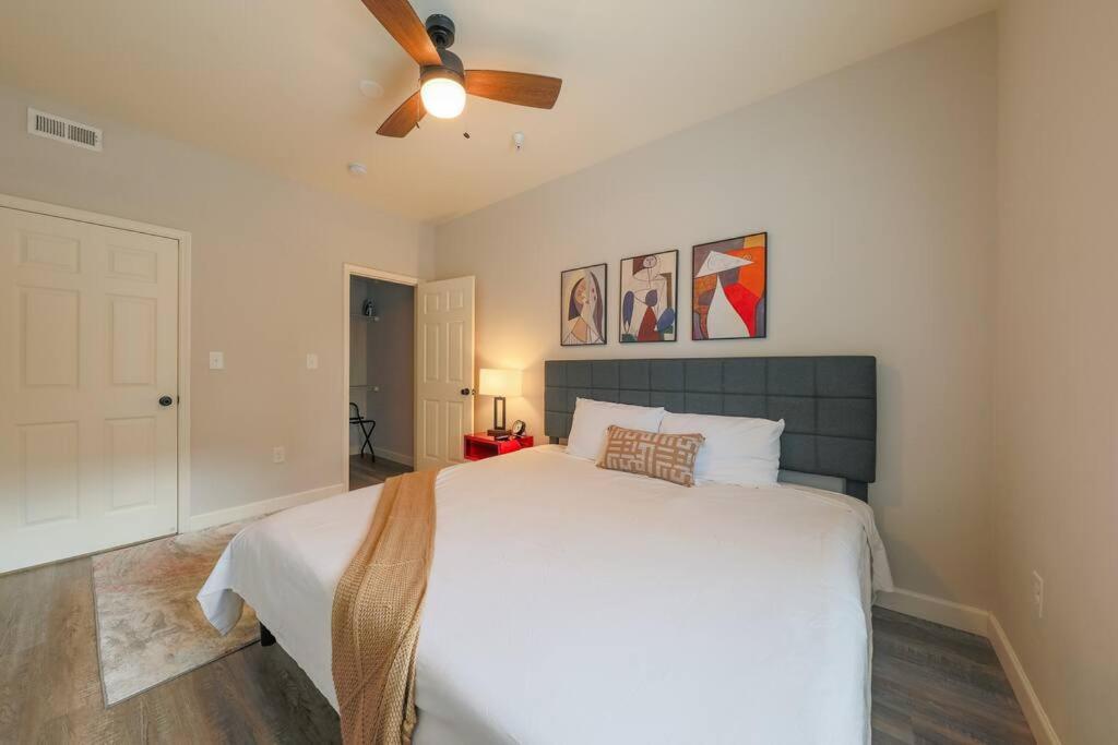 City-style Comfort 1br With King Bed And Optional Parking Close To Broadway, Downtown, Centennial Park Apartment *