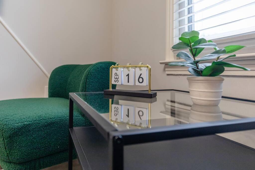 Apartment City-style Comfort 1br With King Bed And Optional Parking Close To Broadway, Downtown, Centennial Park Nashville