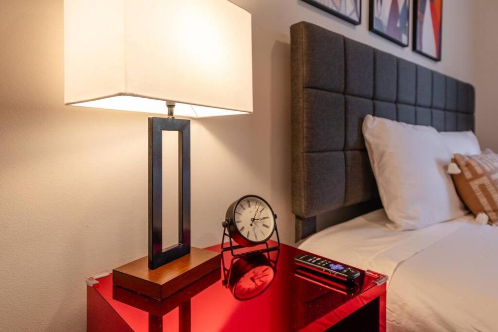 City-style Comfort 1br With King Bed And Optional Parking Close To Broadway, Downtown, Centennial Park *