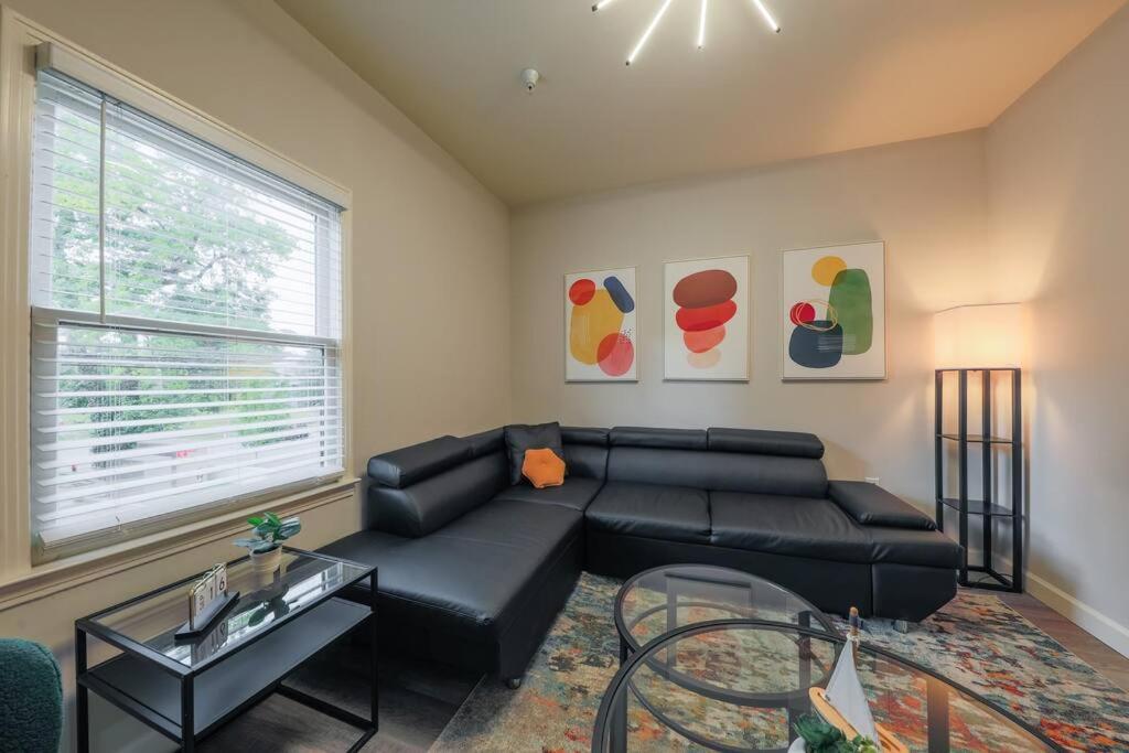 City-style Comfort 1br With King Bed And Optional Parking Close To Broadway, Downtown, Centennial Park Apartment Nashville