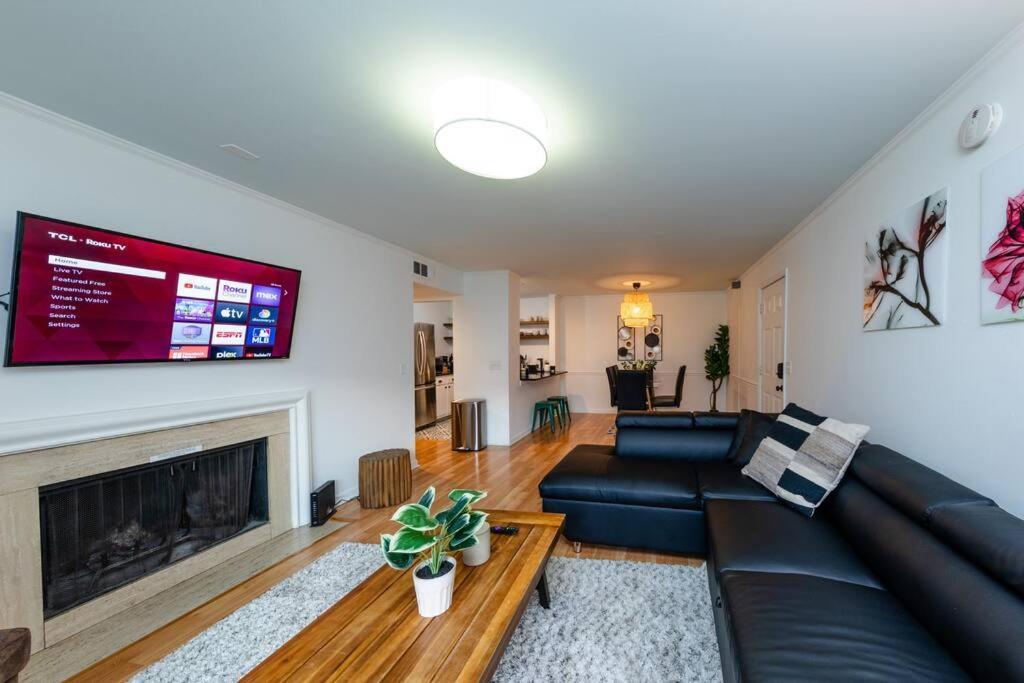 Mins To Broadway Large 2br-2ba Family Unit For Up To 6 Guests With Private Balcony And Optional Private Parking Apartment