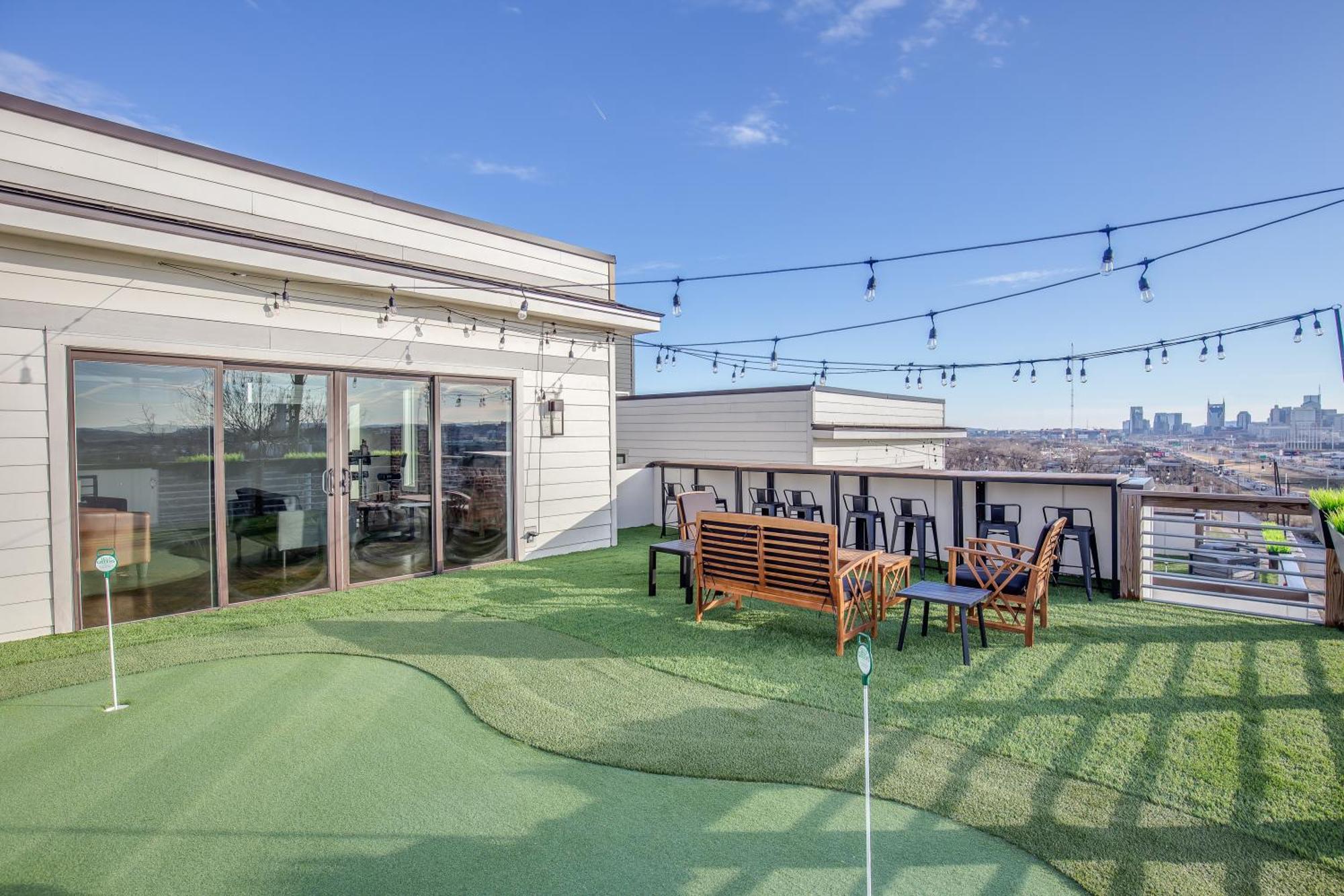 Jack Daniels House With Rooftop Golf, Views! 8min To Whiskey Row! Sleeps 10! *