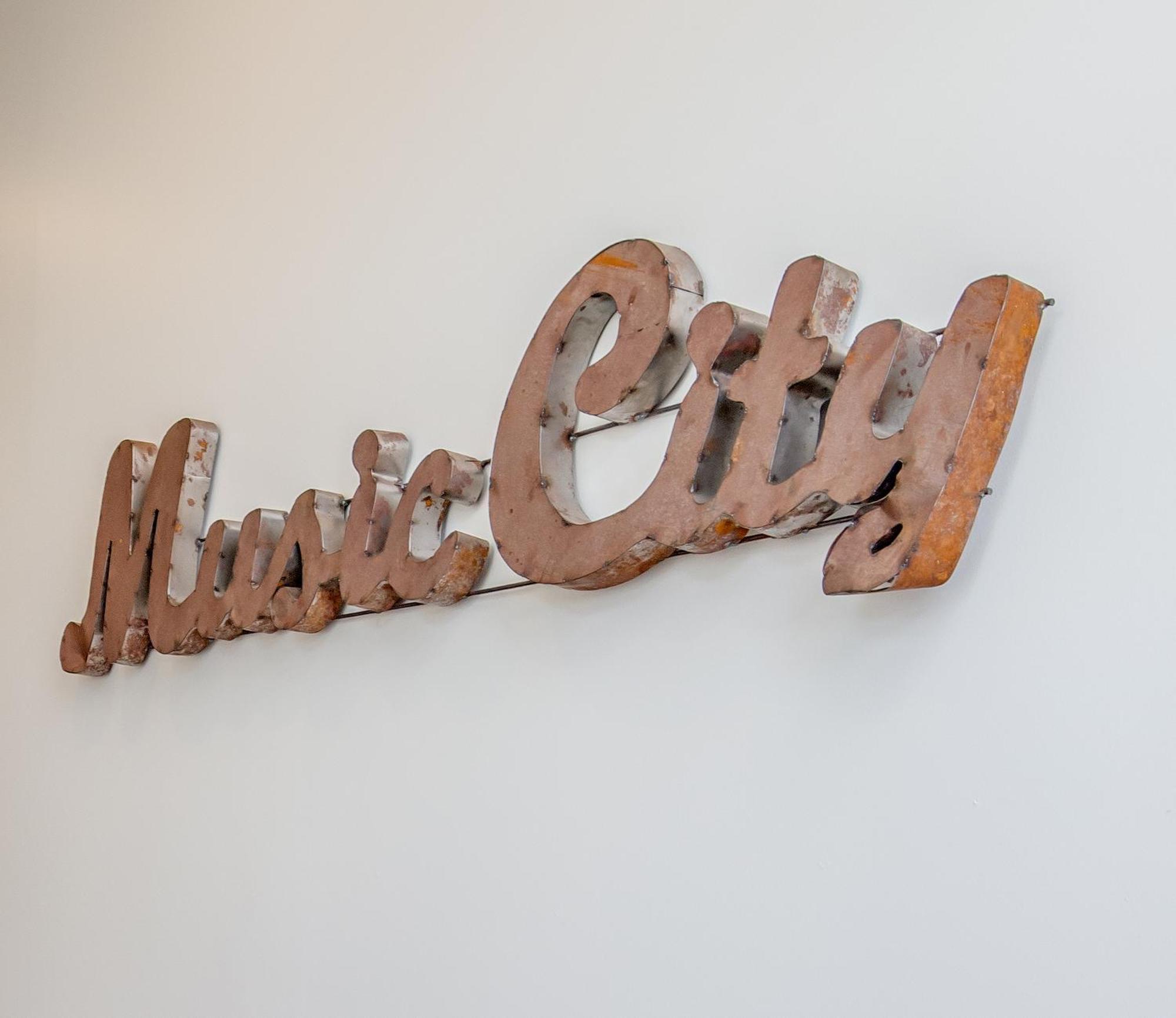 Holiday home Ole Smoky House With Rooftop Golf And Views! 8min To Whiskey Row! Sleeps 9! Nashville