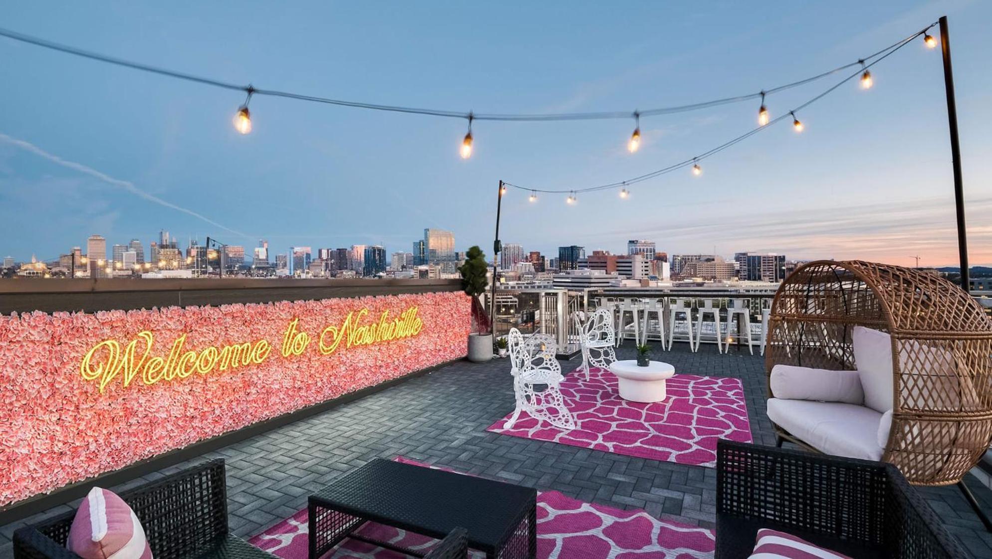 Dolly's Big House - 18 Beds Skydeck Views * Nashville