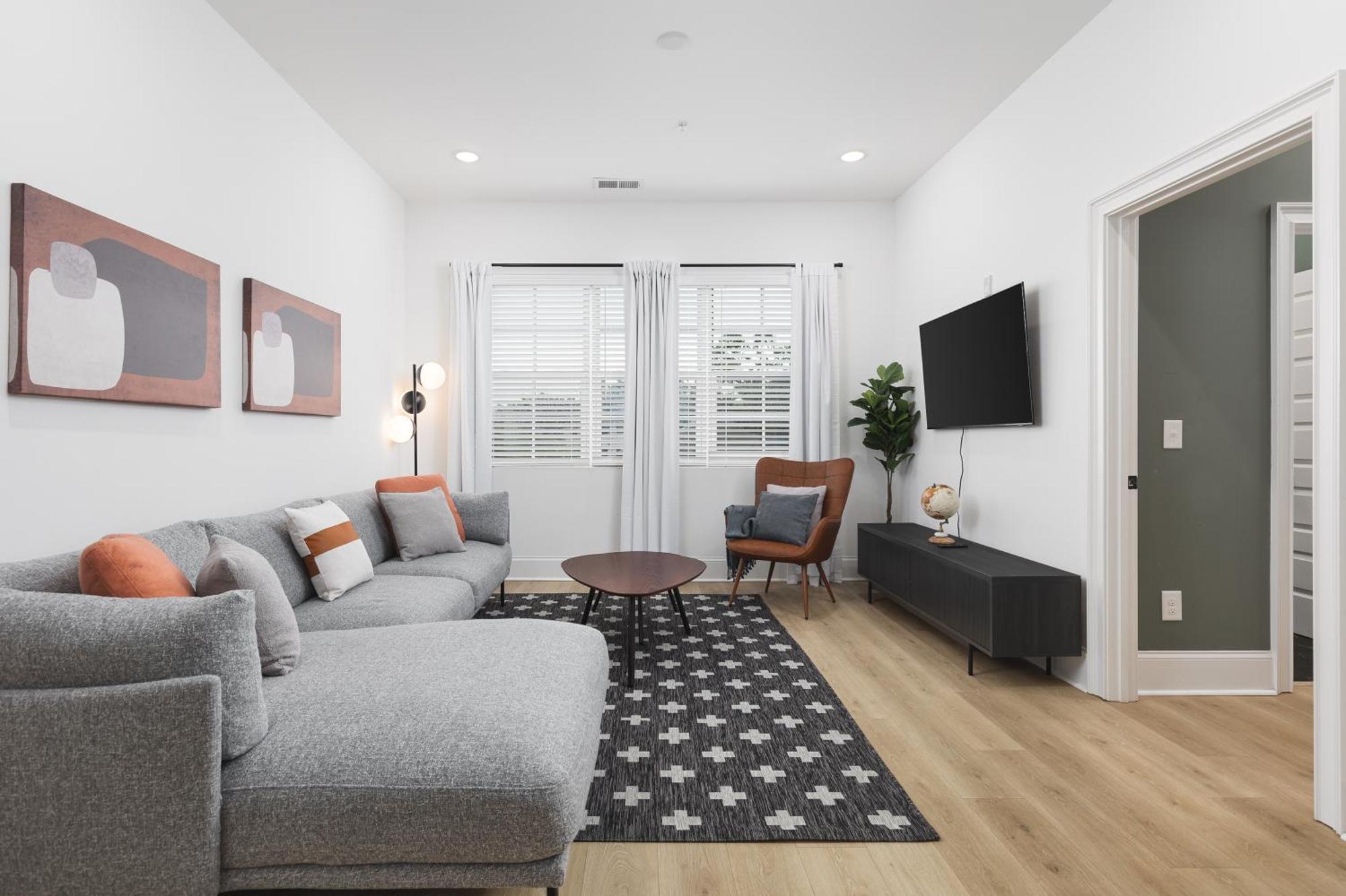Chic And Cozy Designer 3 Miles To Downtown *