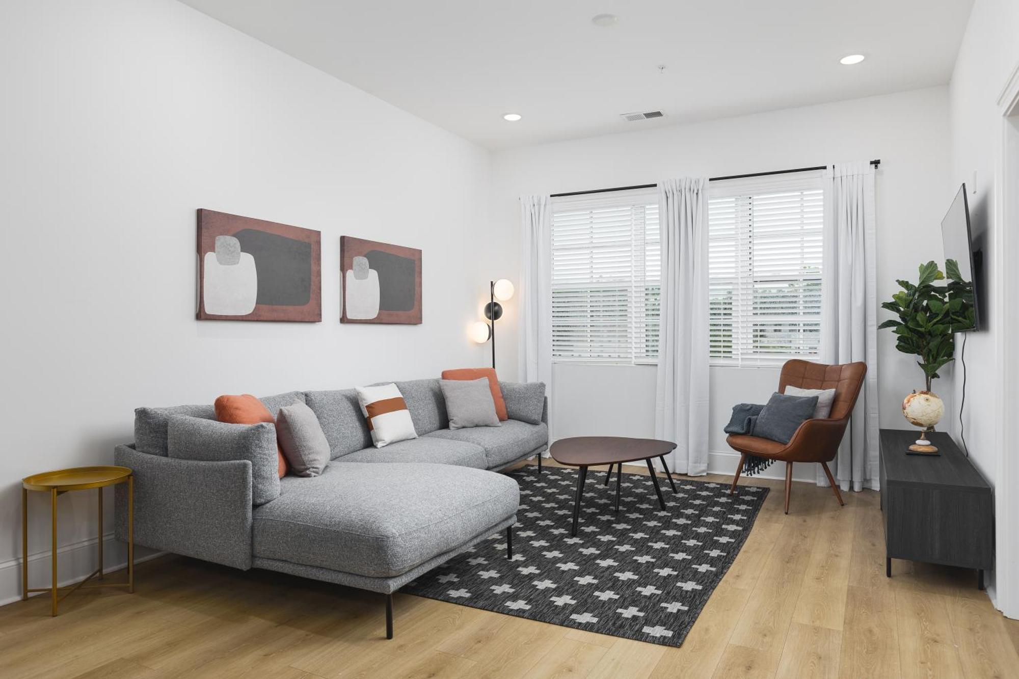 Apartment Chic And Cozy Designer 3 Miles To Downtown