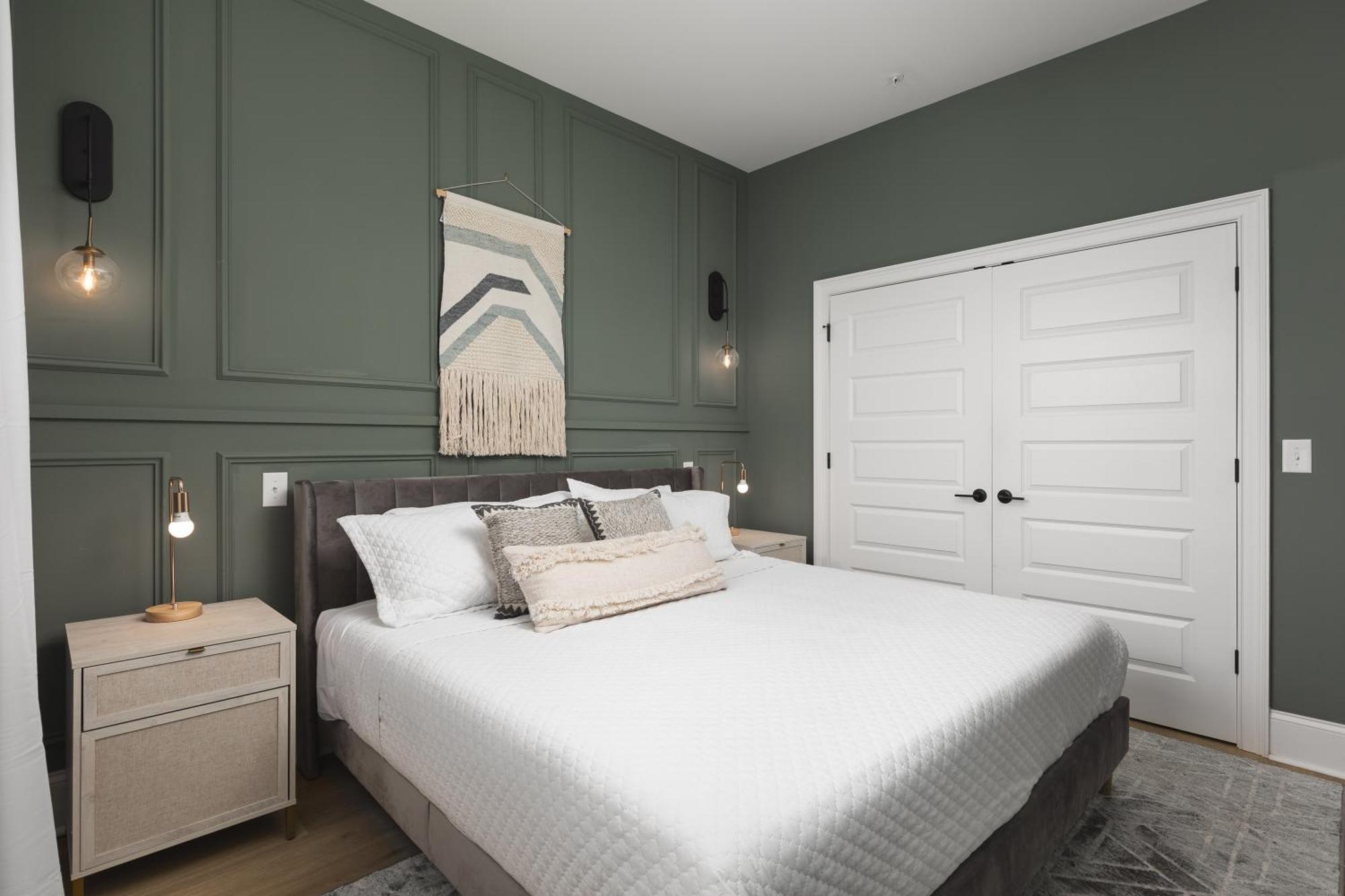 Chic And Cozy Designer 3 Miles To Downtown Apartment