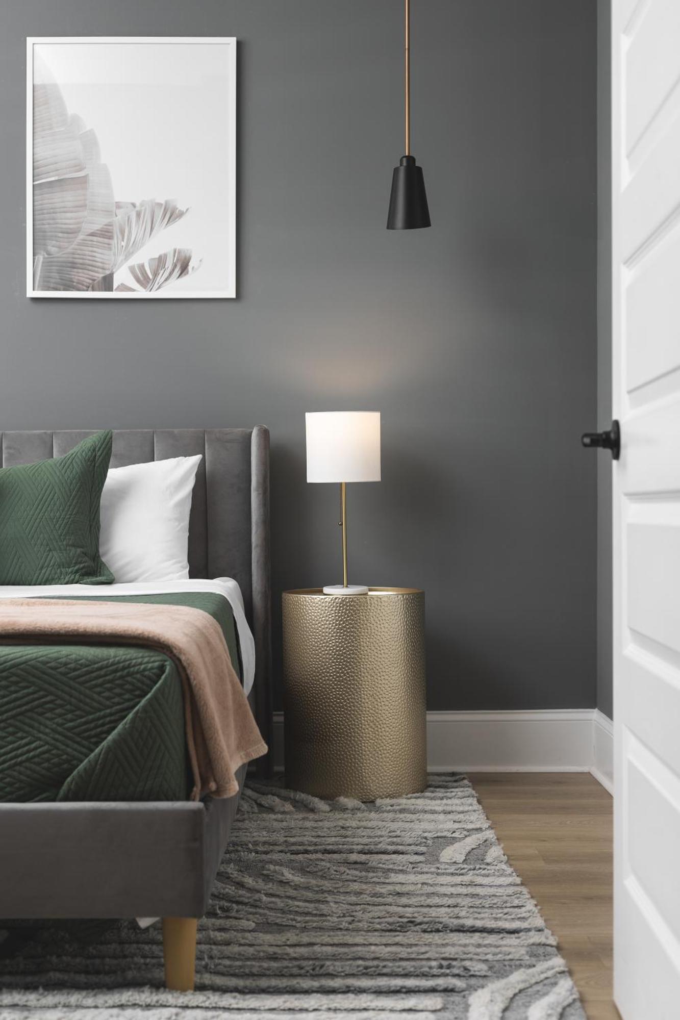 Modern Spacious With Parking By Downtown Broadway