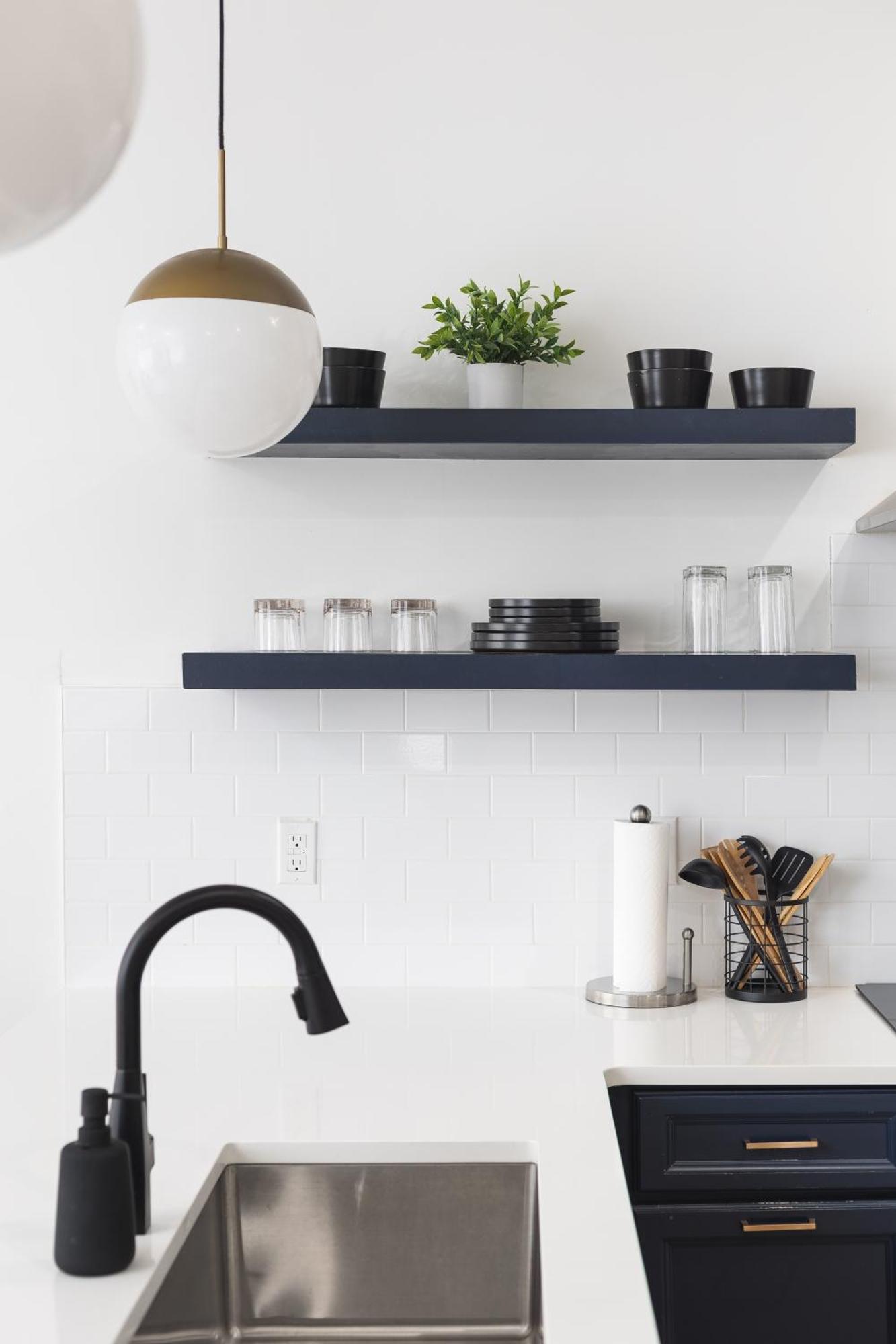 Modern Spacious With Parking By Downtown Broadway Apartment *