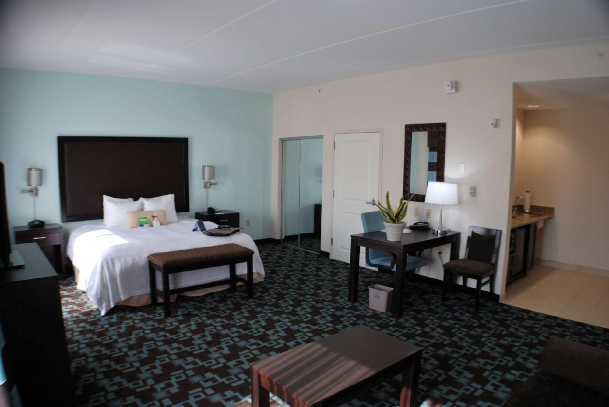 Hampton & At Opryland Nashville