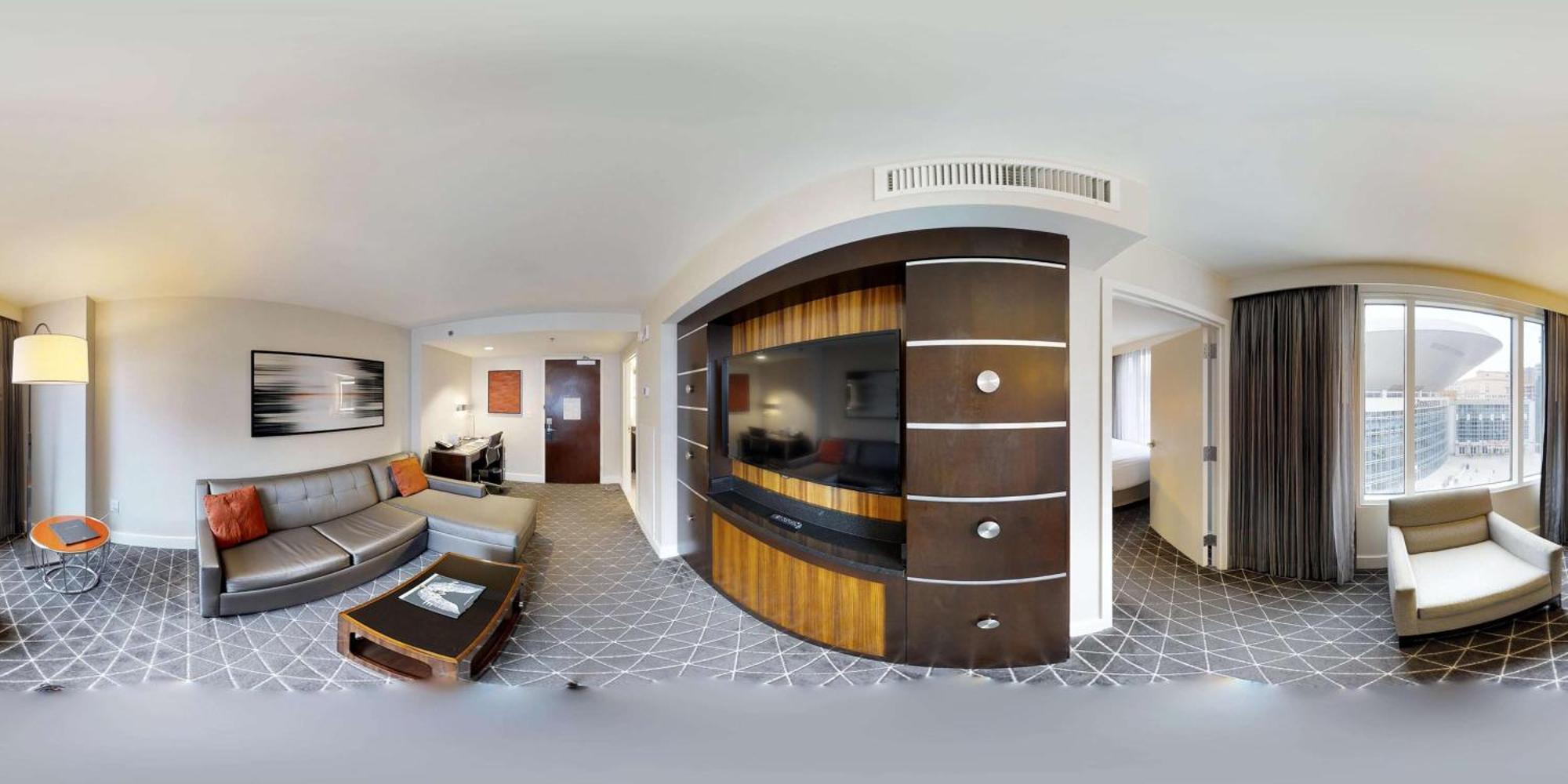 Hilton Downtown Hotel 4*