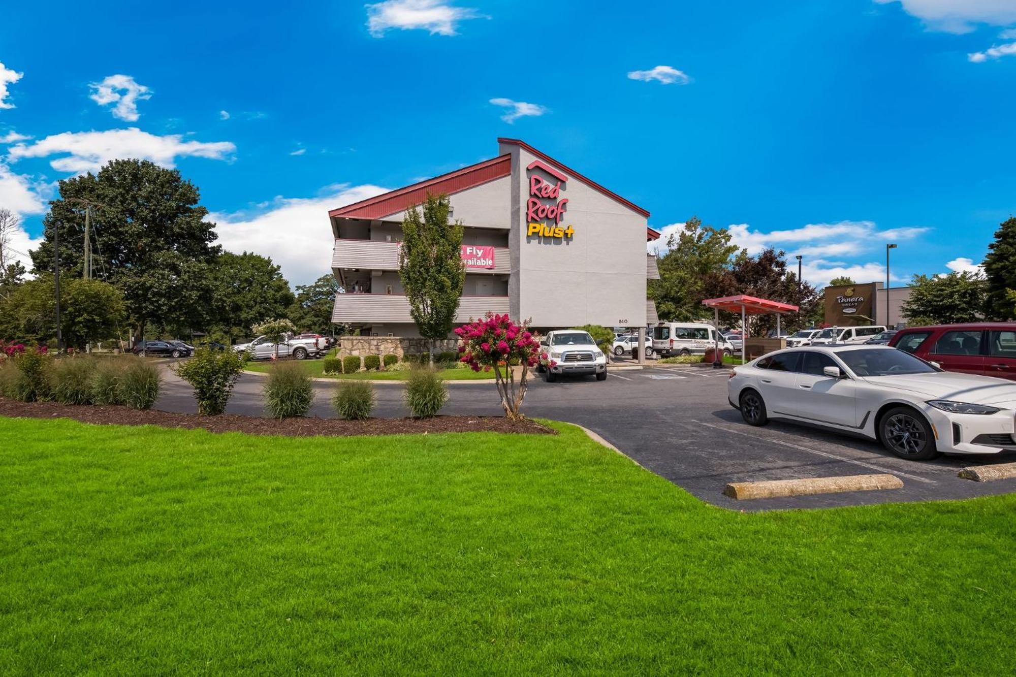Hotel Red Roof Plus+ Airport 3*