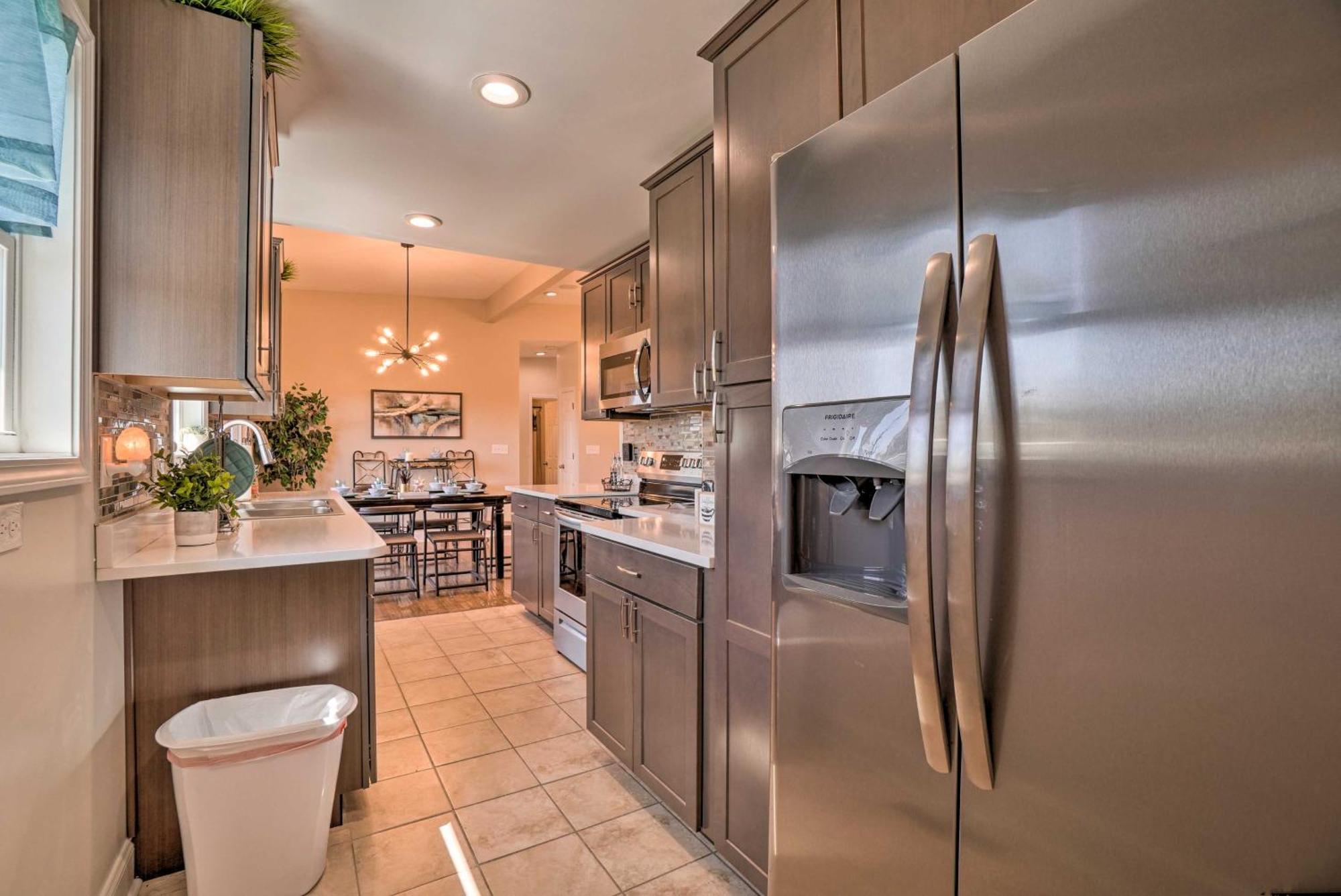 With Seasonal Pool Less Than 5 Mi To Dtwn! Holiday home