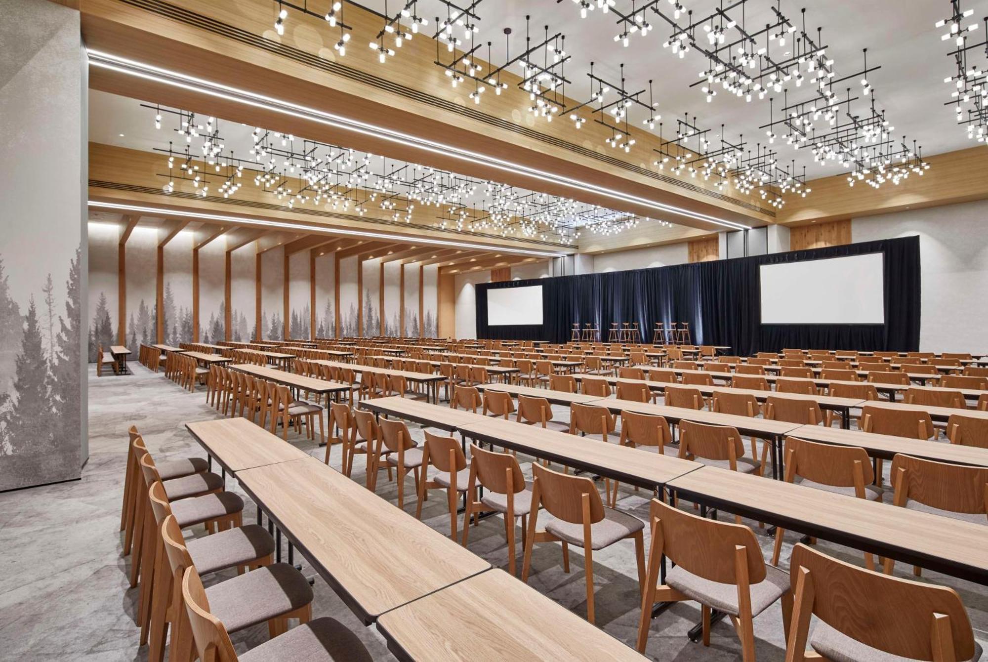 Embassy By Hilton Downtown 4*