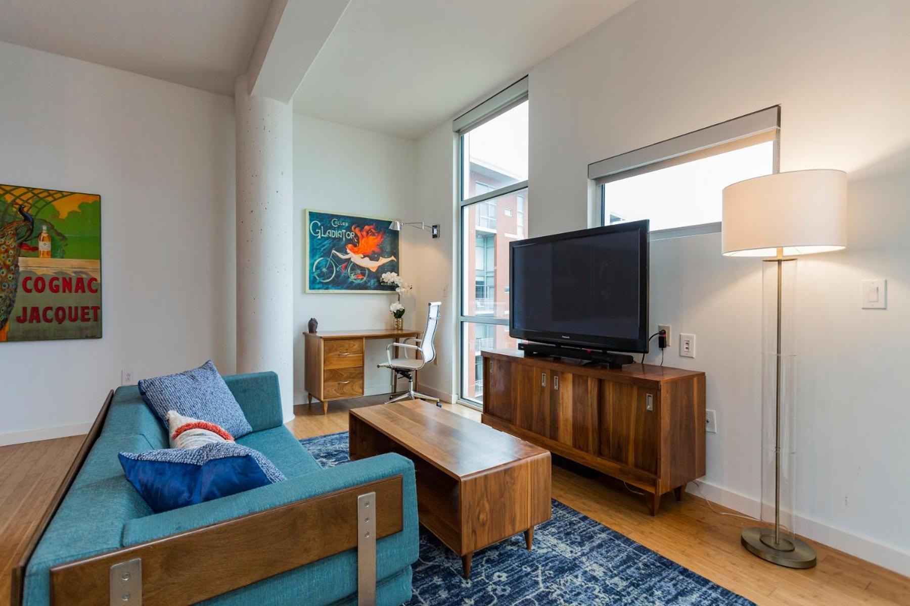 Artsy Extended Retreat Downtown Holiday home *