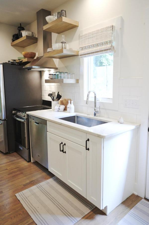 Modern Home,10min To Downtown, 15min Walk To Five Points, Sleeps 6! Holiday home *