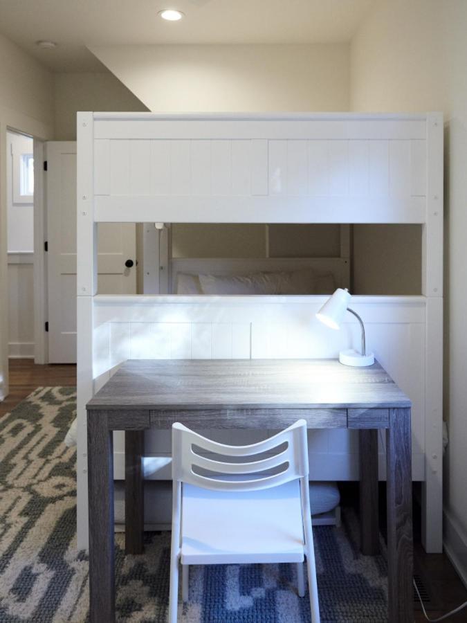 Modern Home,10min To Downtown, 15min Walk To Five Points, Sleeps 6! *