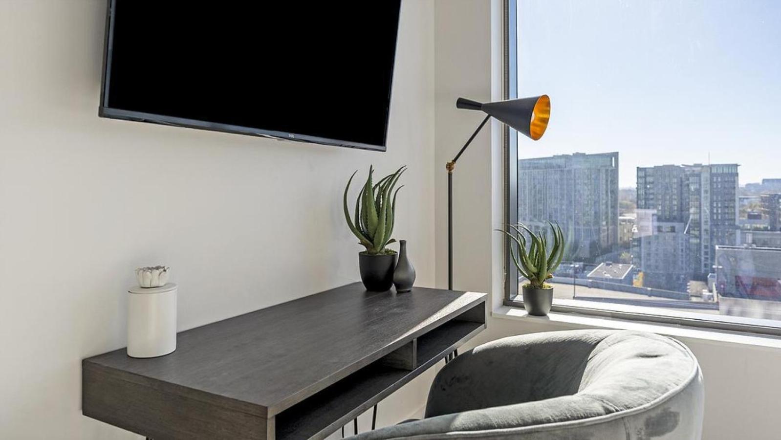 Landing Modern With Amazing Amenities *