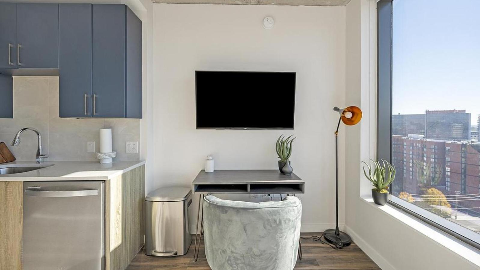 Landing Modern With Amazing Amenities Apartment Nashville