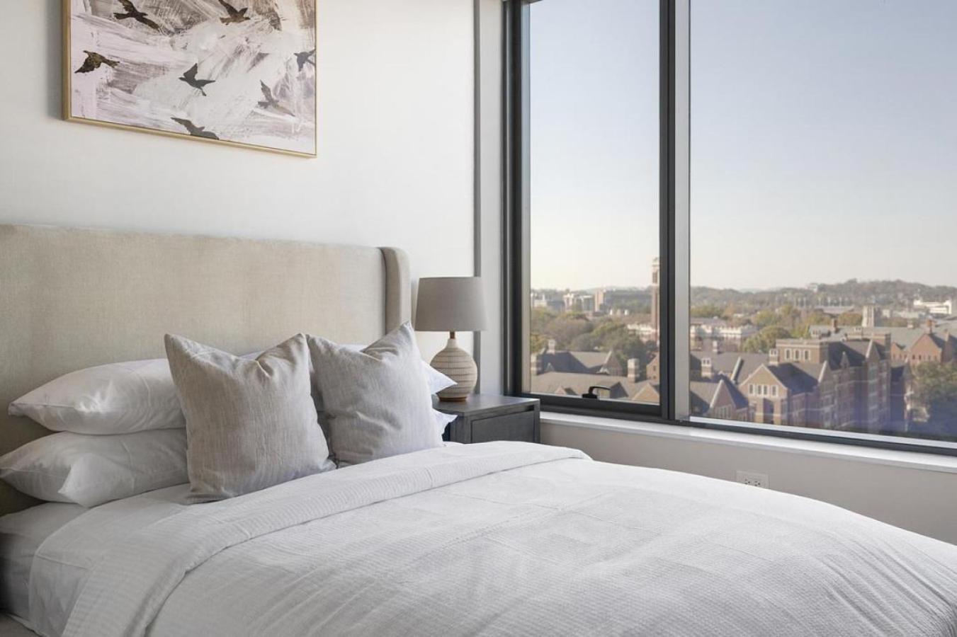 Landing - Modern With Amazing Amenities Apartment