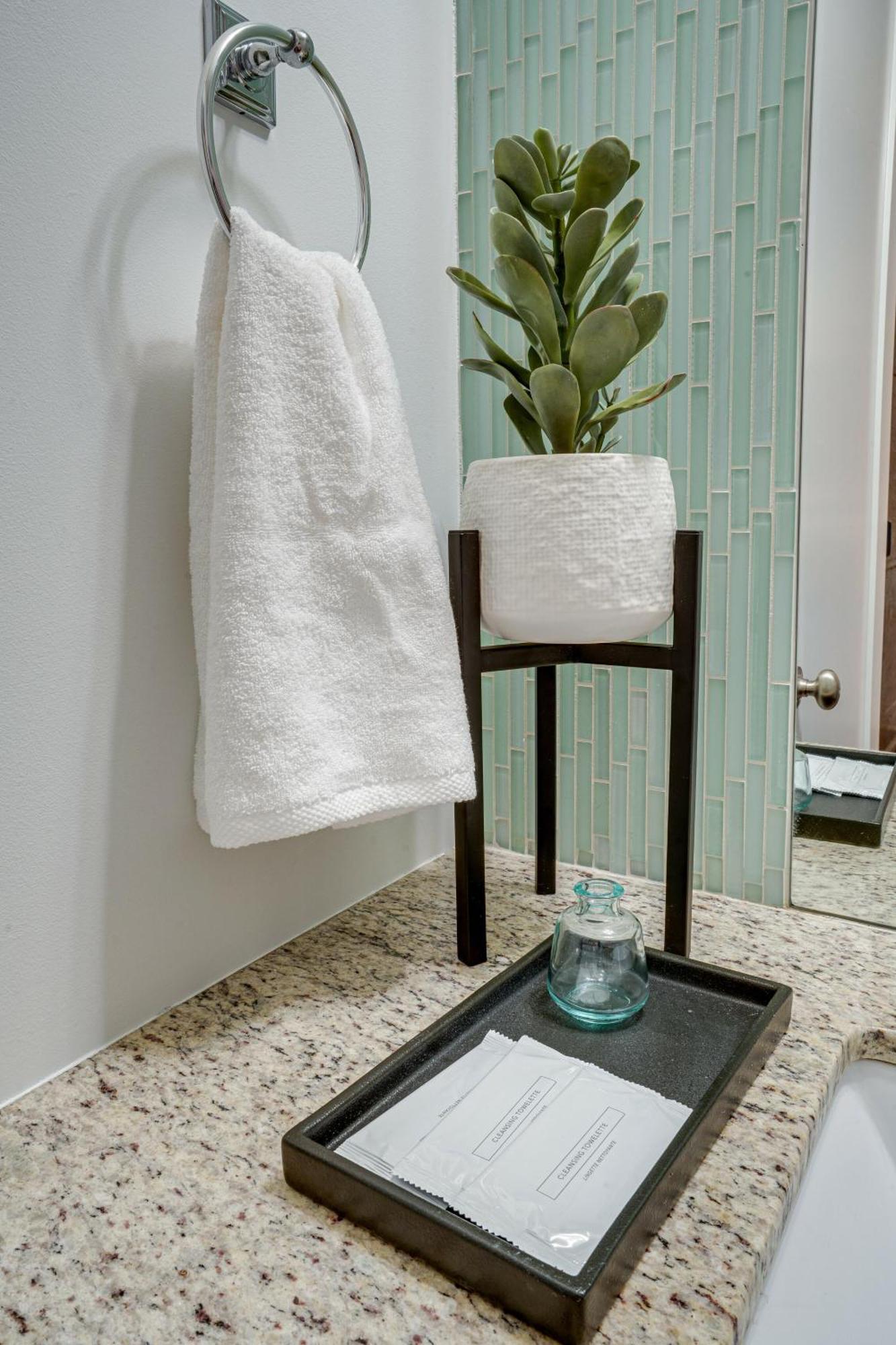 Lofts At 30th - Urban - 6 Mins To Broadway Holiday home *