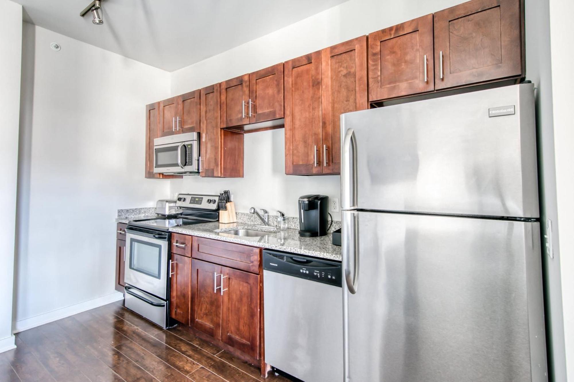 Cozysuites Music Row Refined 1br With Free Parking