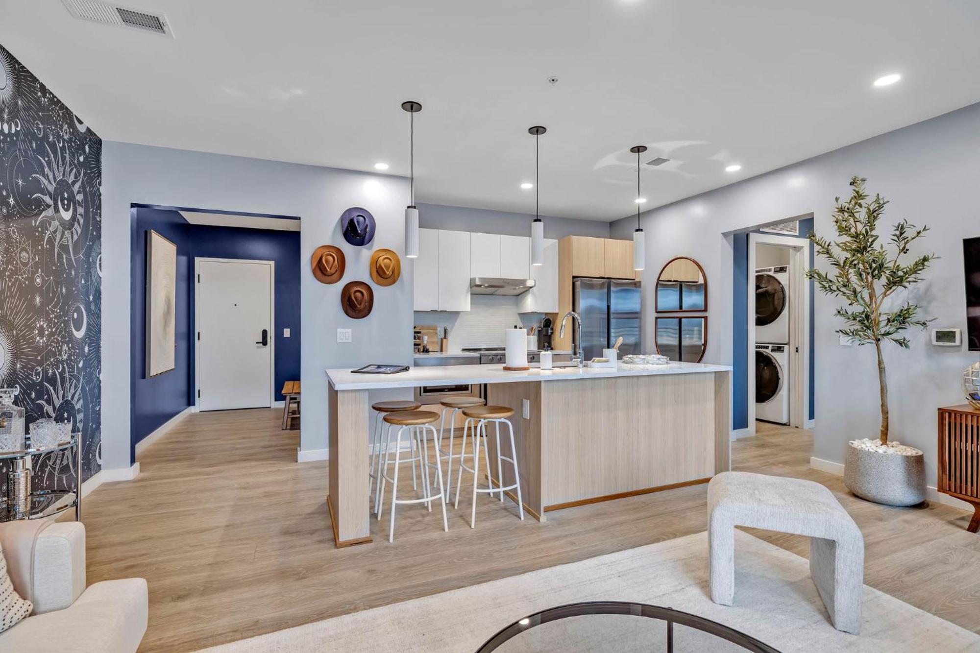 Dancing In The Moonlight In Downtown By Injoy Holiday home