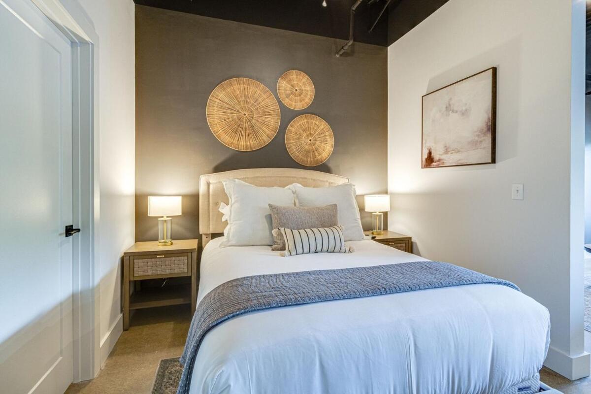 With 2 Queen Beds 7 Mins To Dt