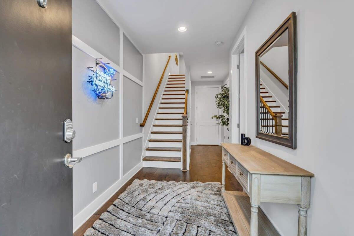 New Luxe 4br 12 Beds - Roofdeck Views - Chefs Kitchen Holiday home