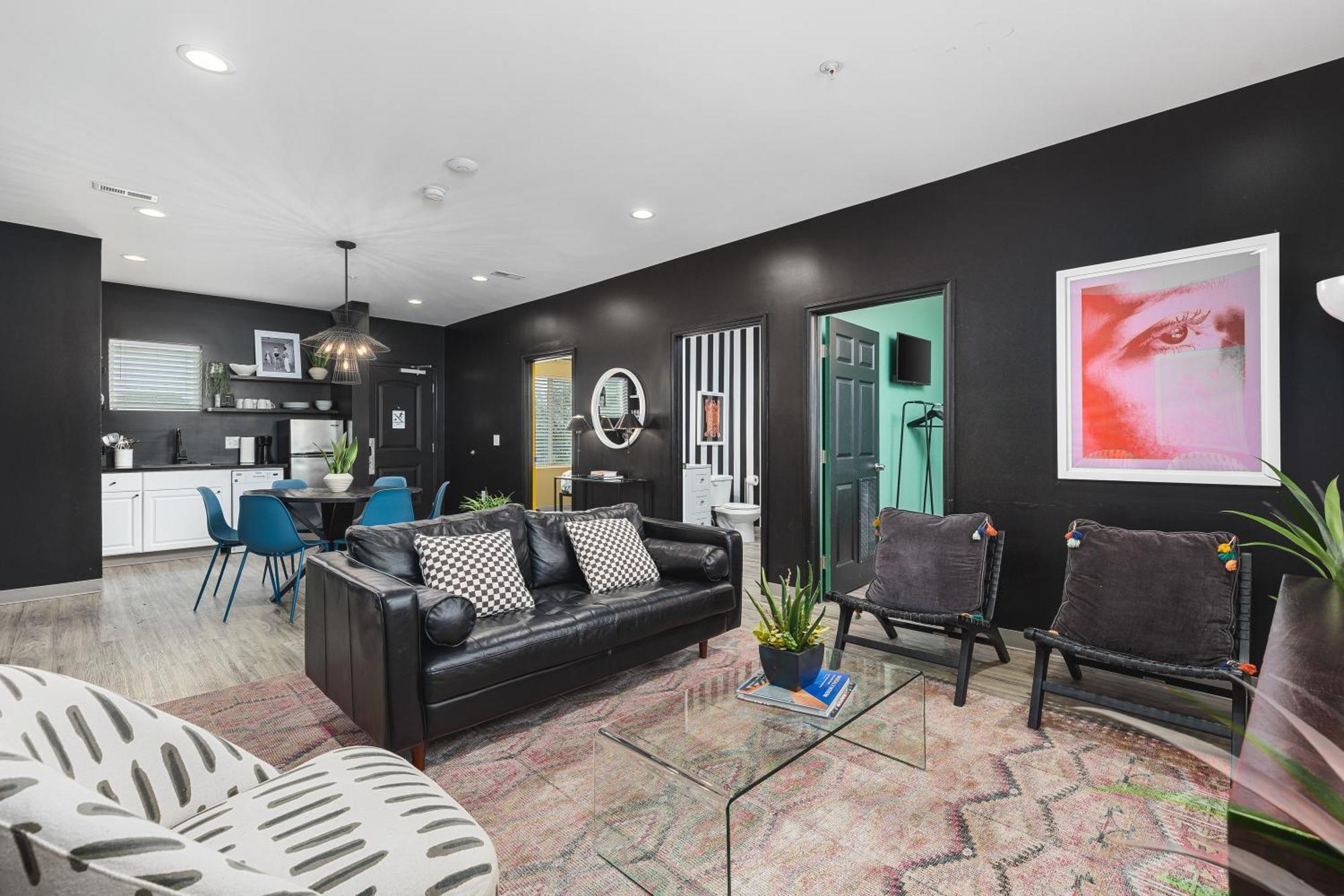 8 Beds 4 Bedroom Walk To Restaurants, Bars And Coffee *