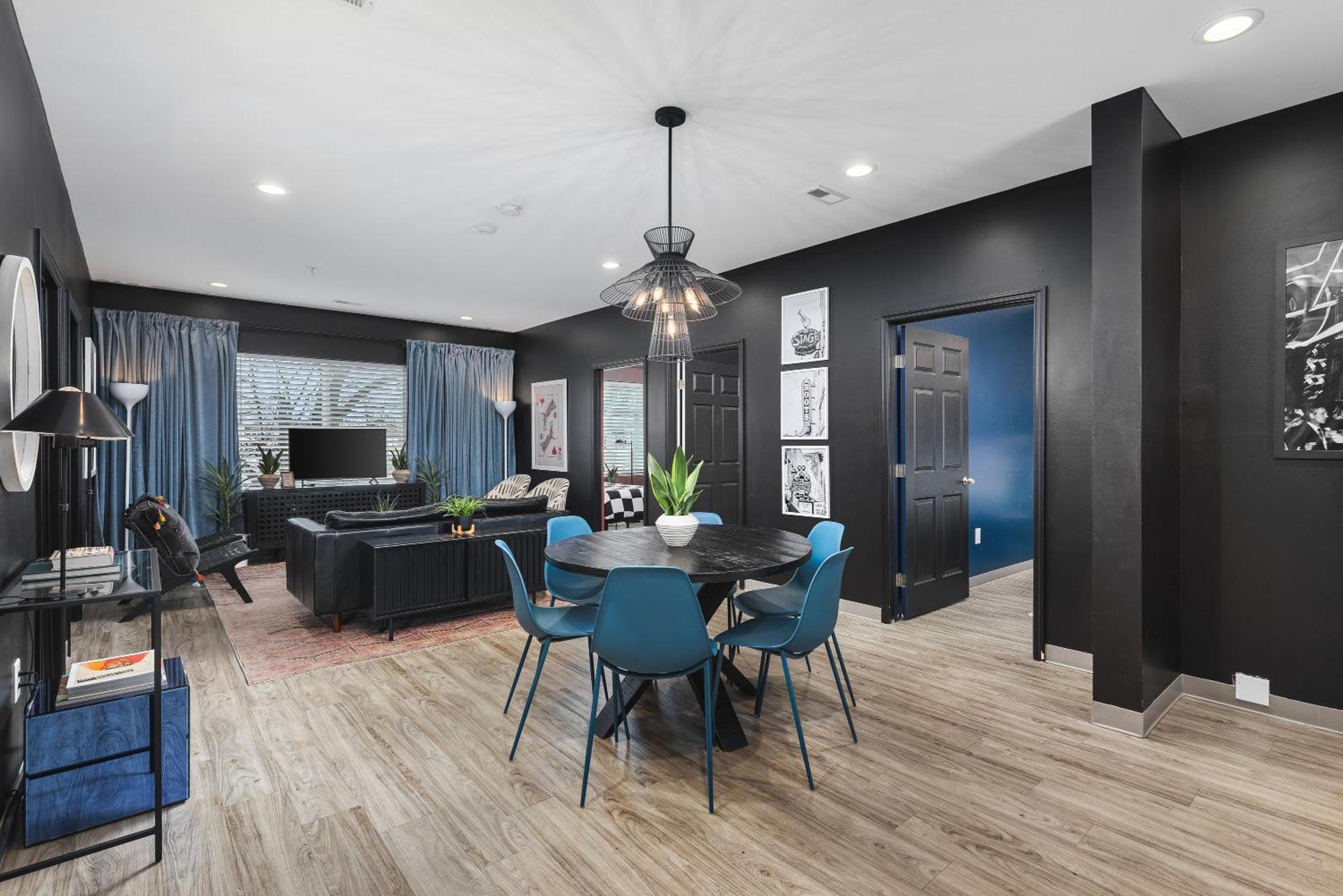 8 Beds 4 Bedroom Walk To Restaurants, Bars And Coffee Nashville