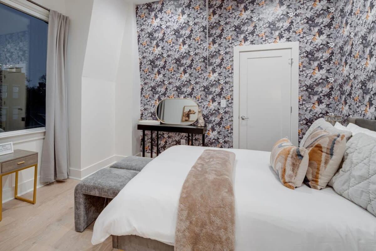 Luxury Townhouse With Rooftop Deck Less Than 10 Mins To Downtown Holiday home