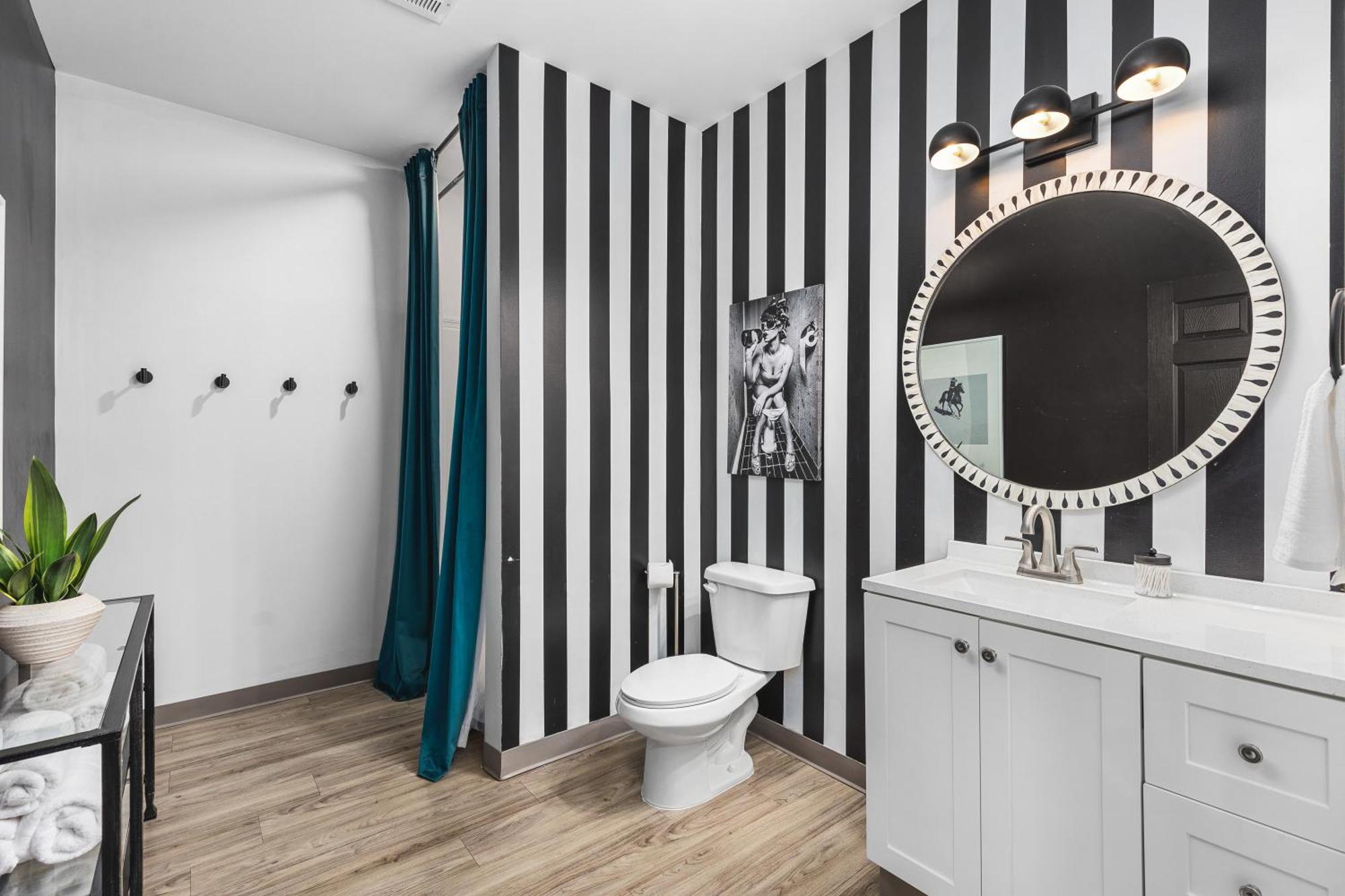 8 Beds 4 Bedroom Walk To Restaurants, Bars And Coffee