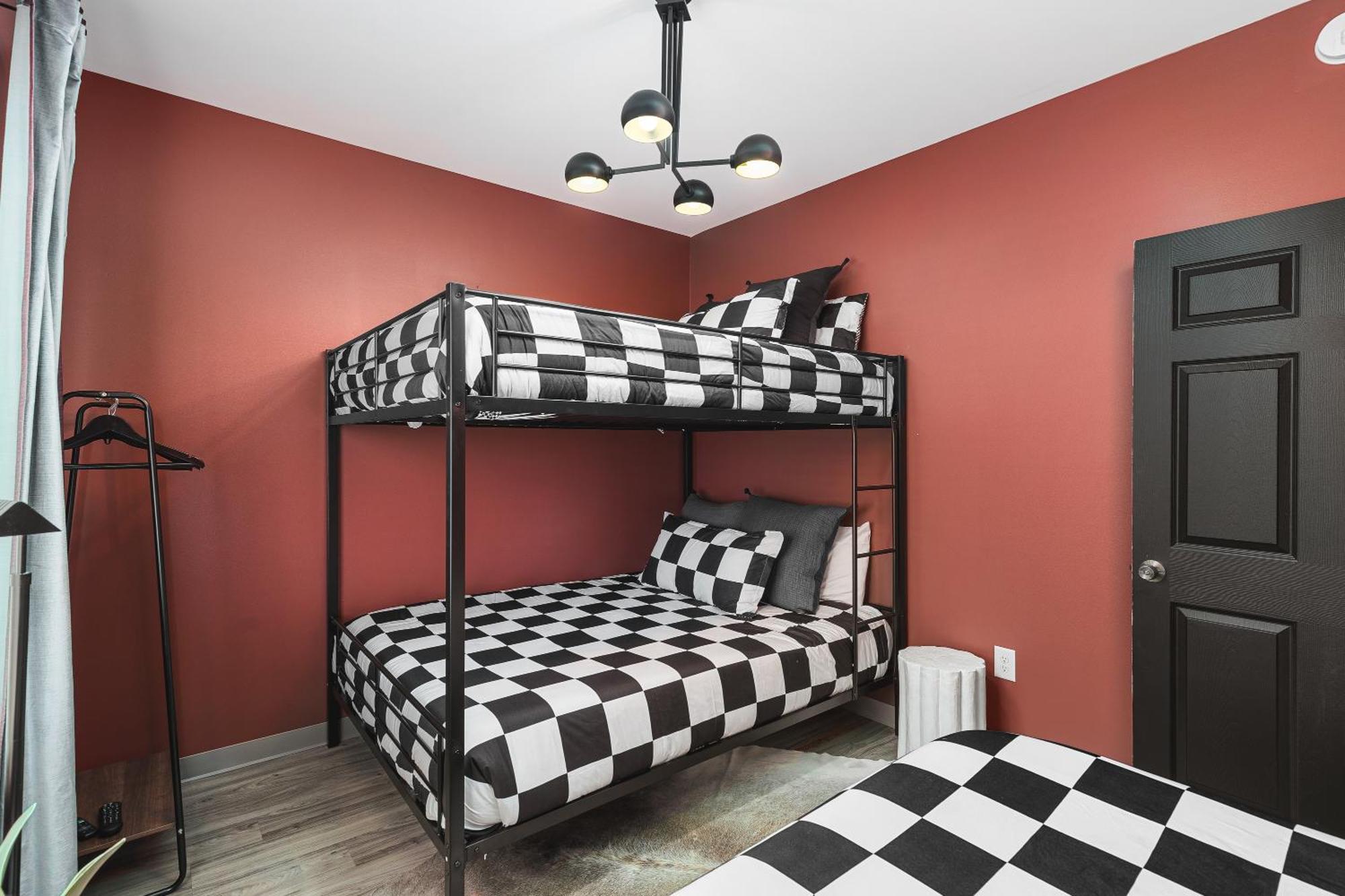 Apartment 8 Beds 4 Bedroom Walk To Restaurants, Bars And Coffee *