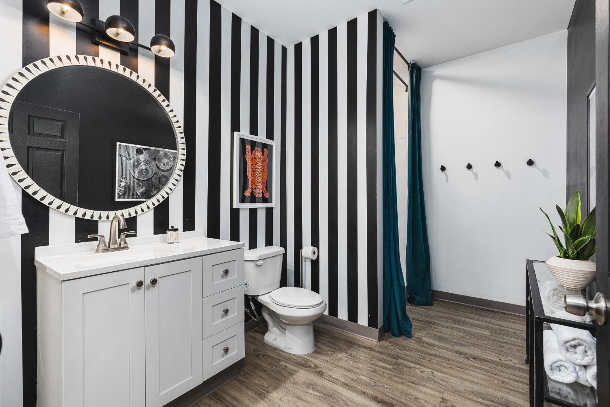 8 Beds 4 Bedroom Walk To Restaurants, Bars And Coffee