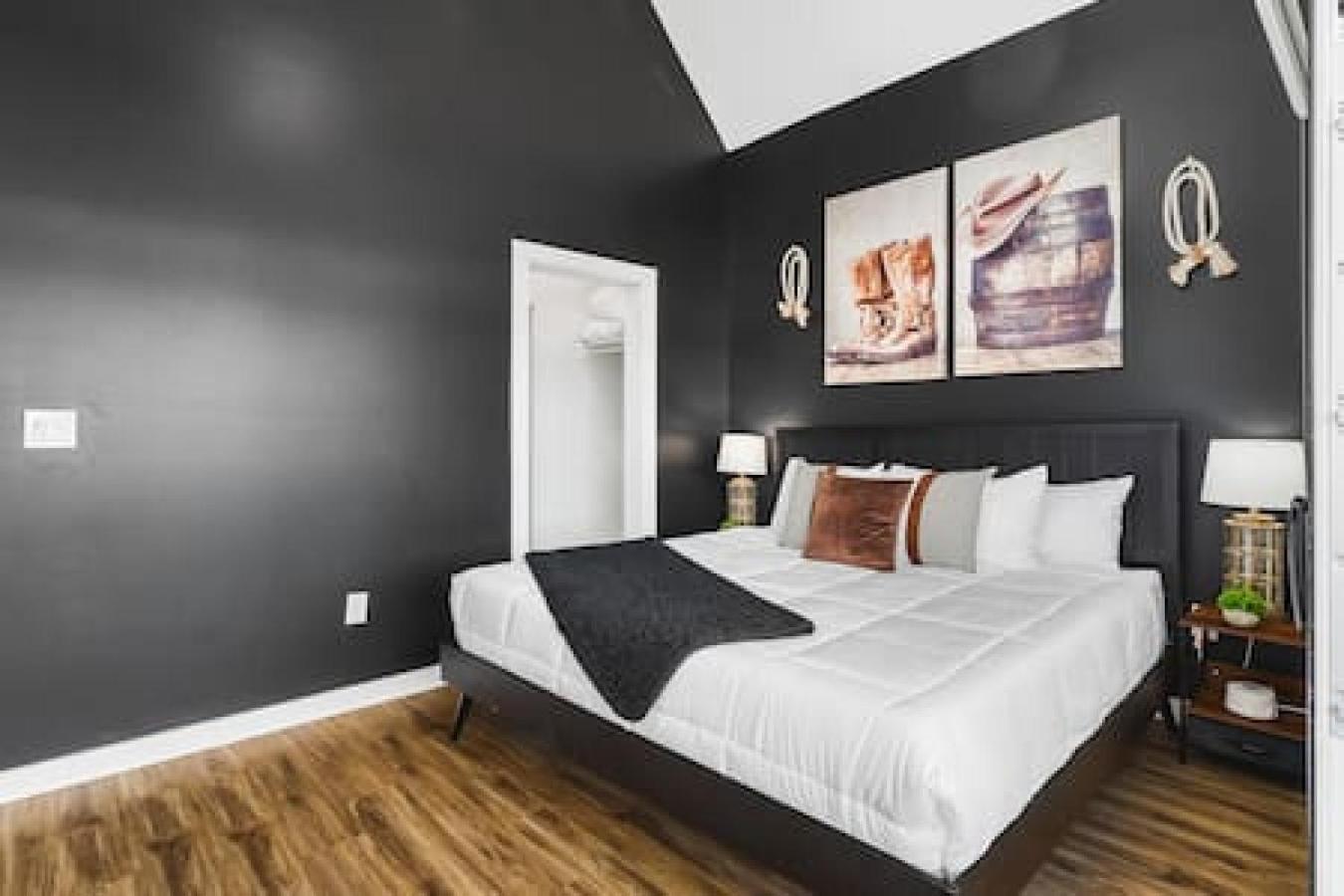 Holiday home Rooftop Deck Patio And Garage Walk To Restaurants Coffee Brewery Nashville