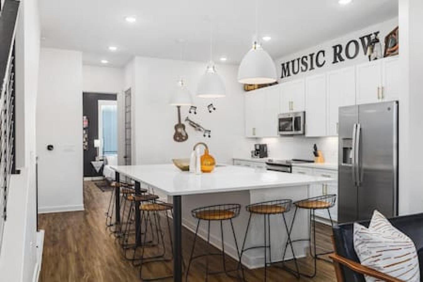 Rooftop Deck Patio And Garage Walk To Restaurants Coffee Brewery *