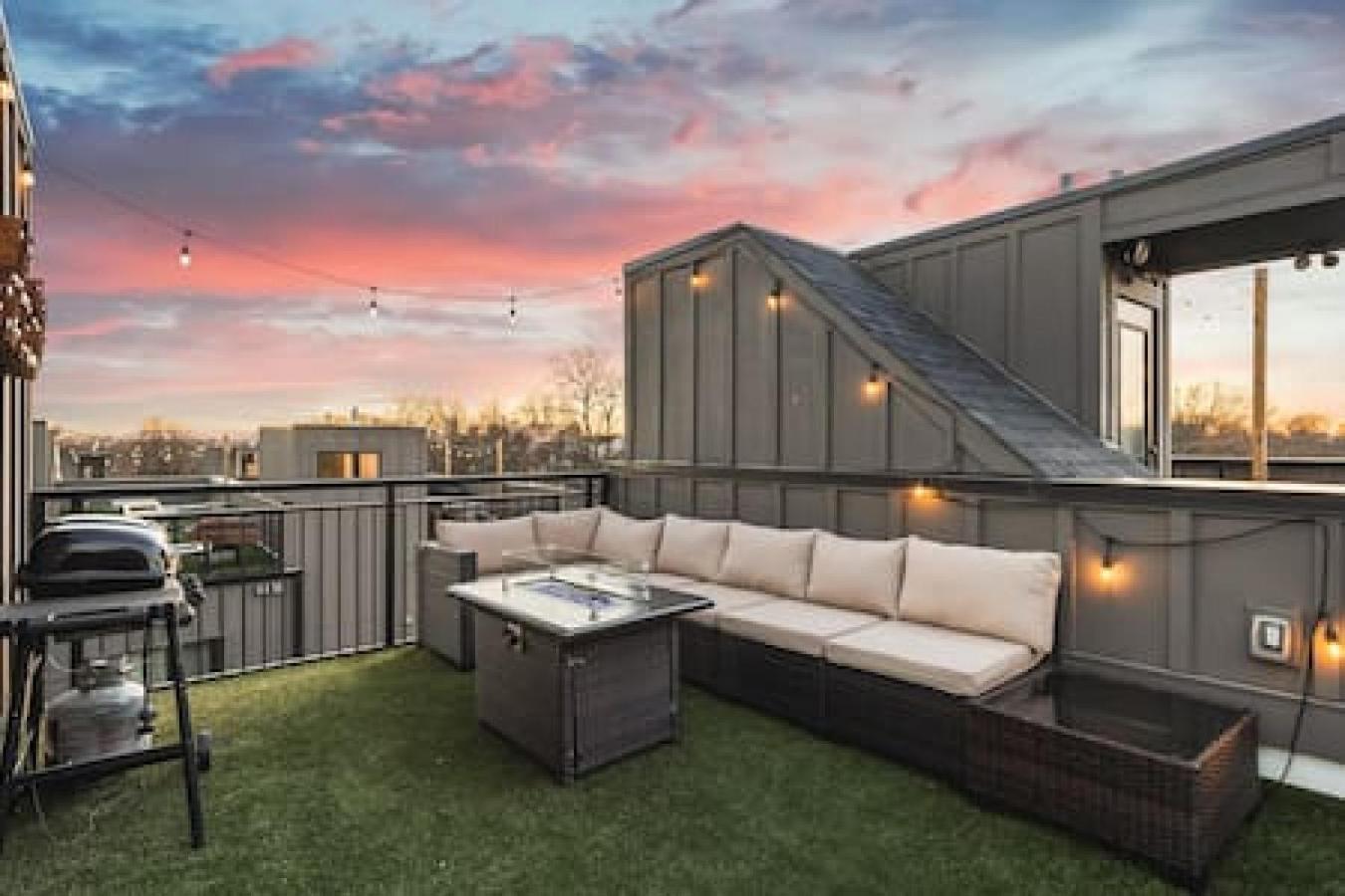 Holiday home Rooftop Deck Patio And Garage Walk To Restaurants Coffee Brewery Nashville