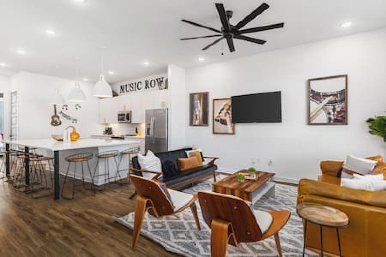 Rooftop Deck Patio And Garage Walk To Restaurants Coffee Brewery Holiday home Nashville