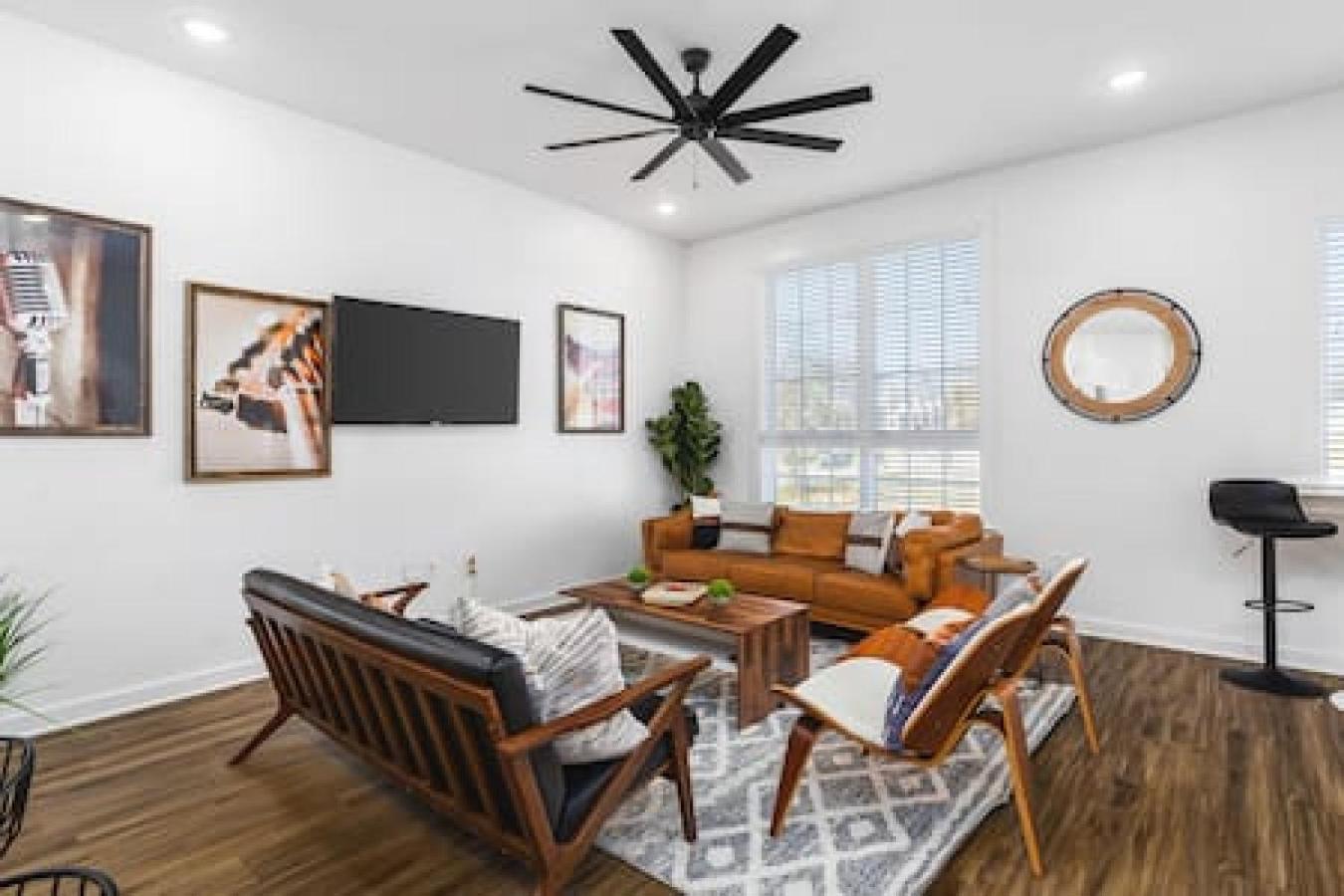 Holiday home Rooftop Deck Patio And Garage Walk To Restaurants Coffee Brewery *