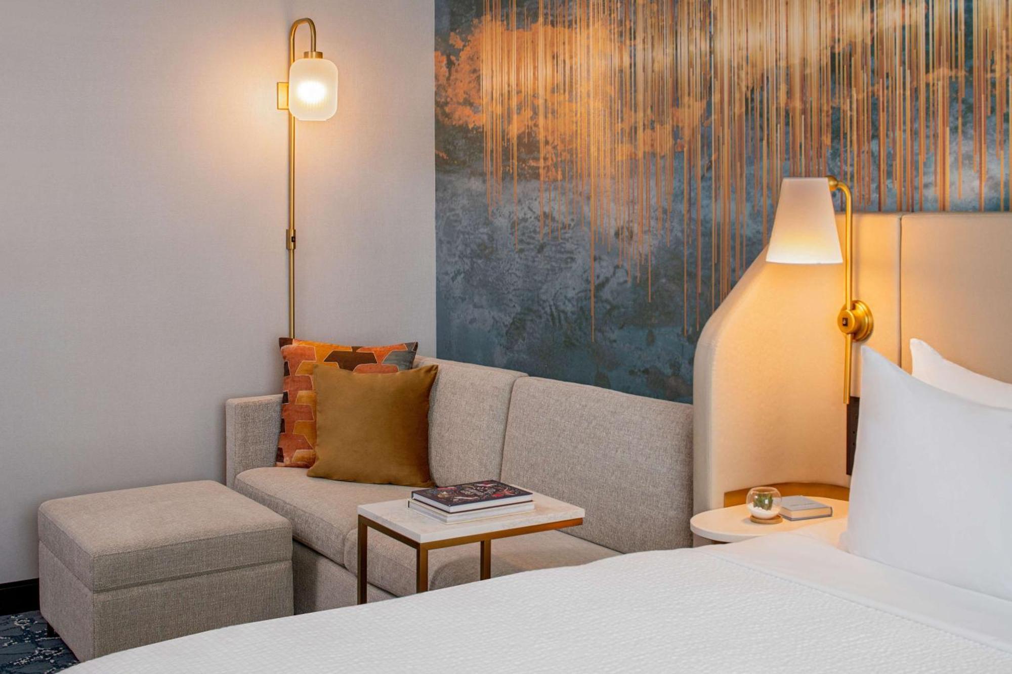 Hotel Tempo By Hilton Downtown