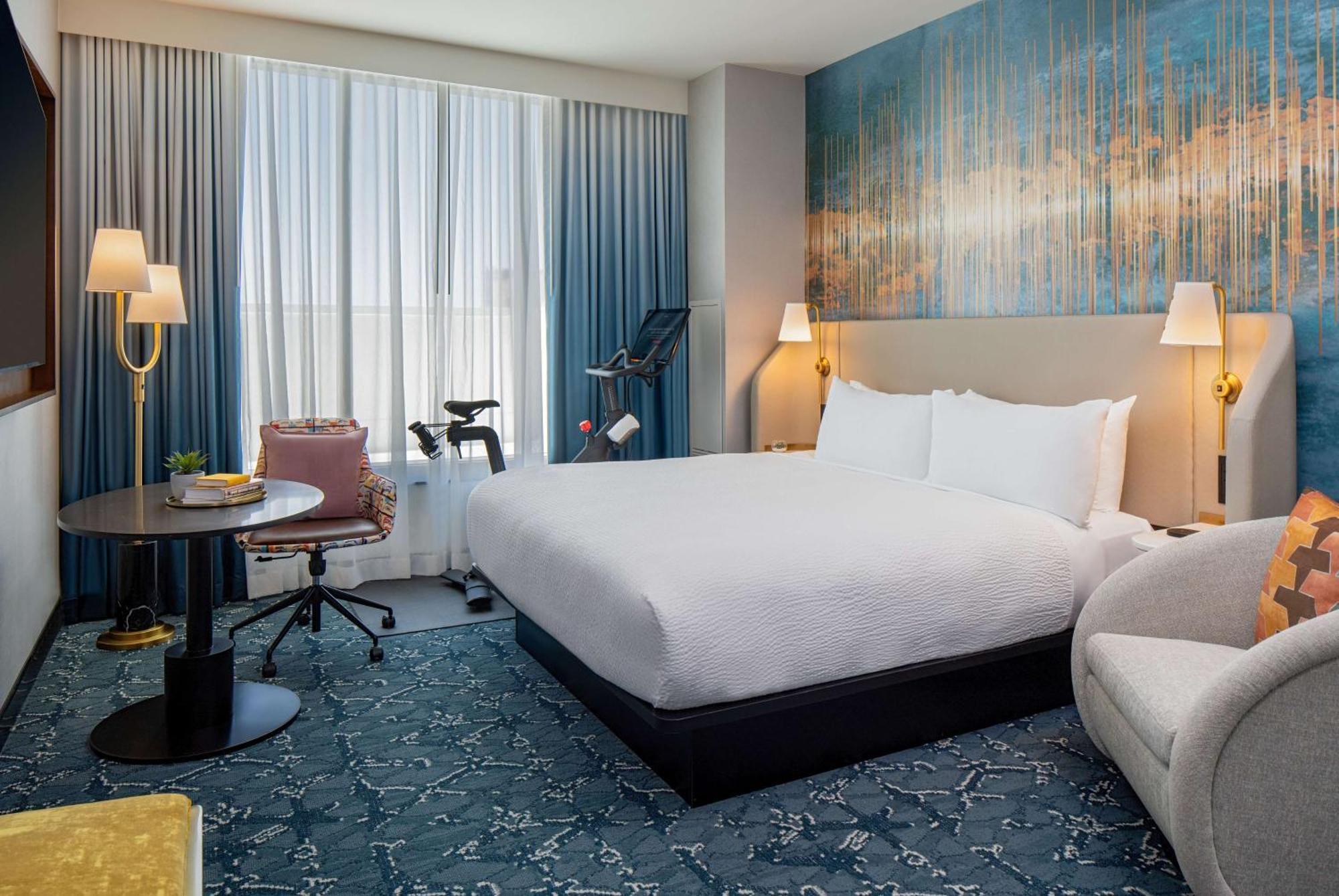 Tempo By Hilton Downtown 3*