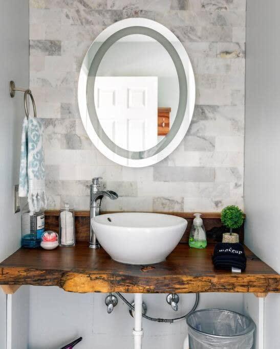 Walk To Broadway Charming Modern Historic Townhome Holiday home Nashville