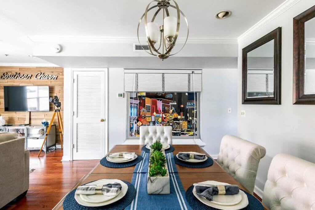 Holiday home Walk To Broadway Charming Modern Historic Townhome Nashville