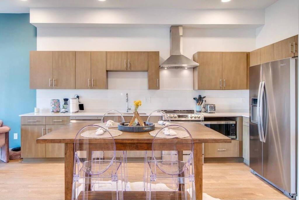 Stylish Downtown W/ Pool & Parking Nashville