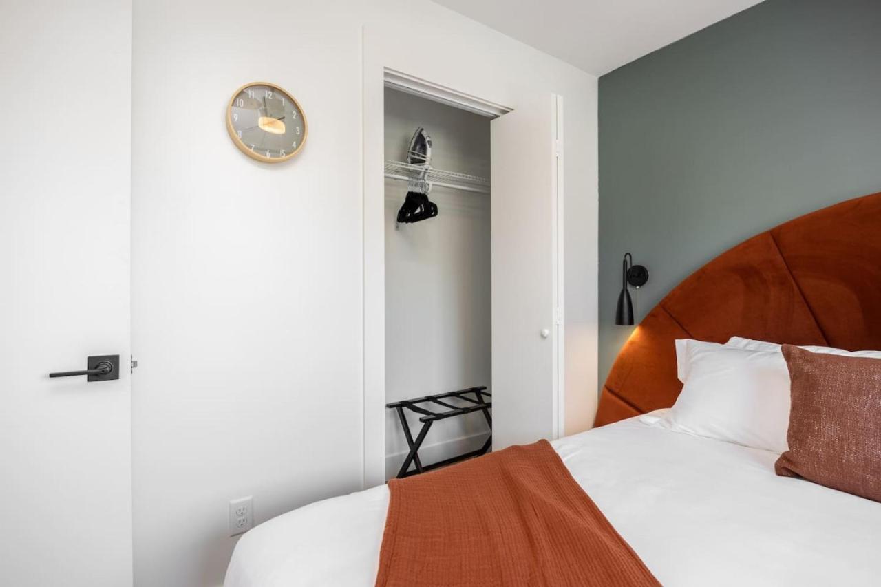 Colorful 2 Bedroom Retreat With 3 Beds Patio And Free Parking Apartment *